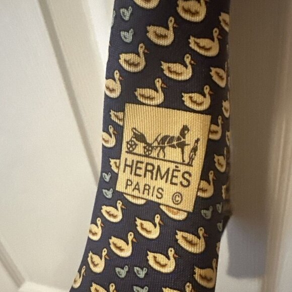 Hermes Paris Tie, Duck With Babies Pattern, 100% Silk, Men’s - Picture 5 of 5